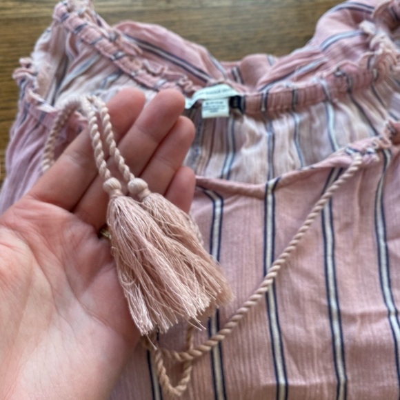 American Eagle Pink Off the shoulder  Top - Picture 4 of 5